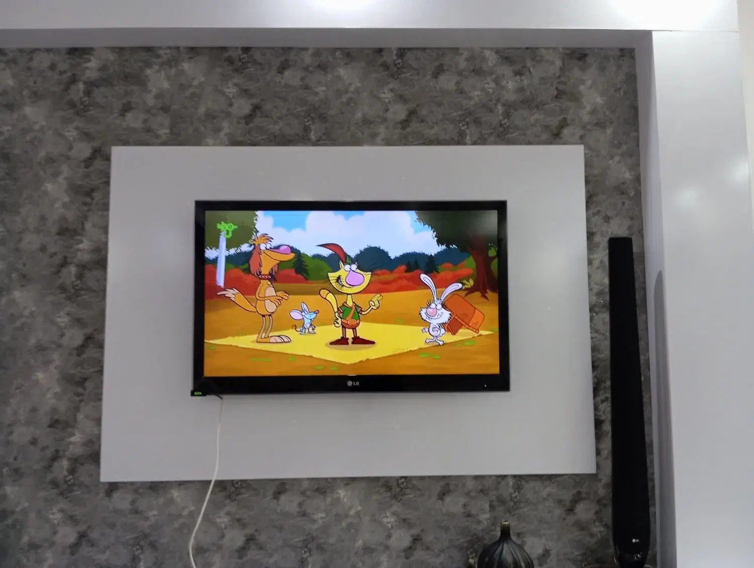 تلویزیون|تلویزیون و پروژکتور|زاوه, |دیوار