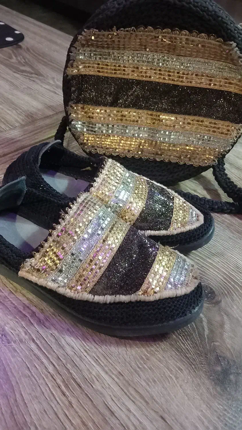 ست گیوه و کفش|کیف، کفش، کمربند|اصفهان, شاهد|دیوار