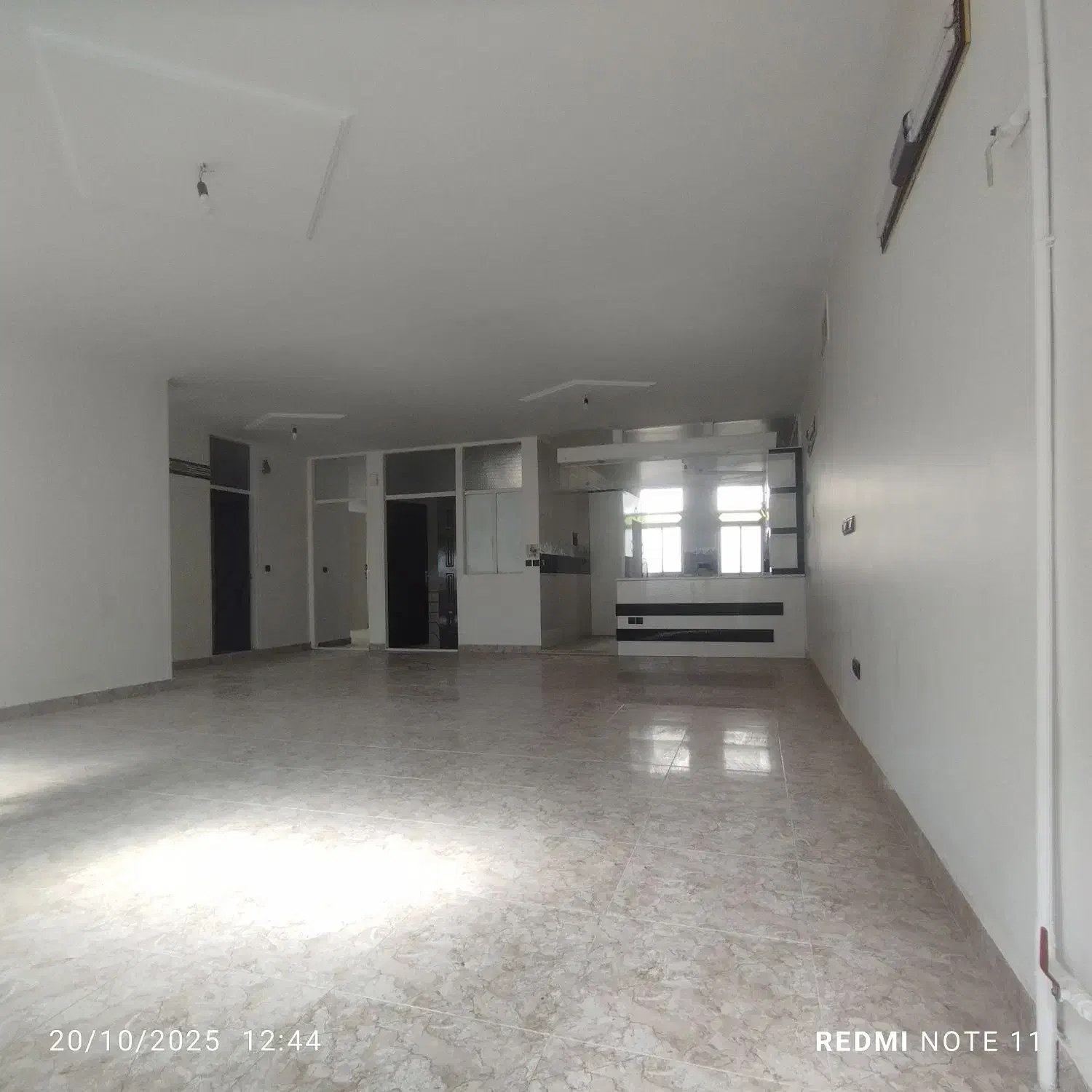 120متر تکواحدی پاسدارگمنام (املاک برزگر)