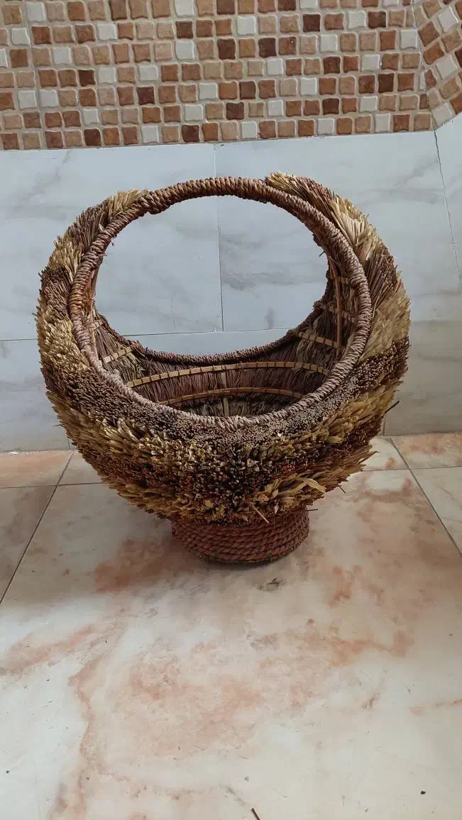 سبد حصیری زیبا و همه کاره|صنایع دستی و سایر لوازم تزئینی|شیراز, قدوسی غربی|دیوار