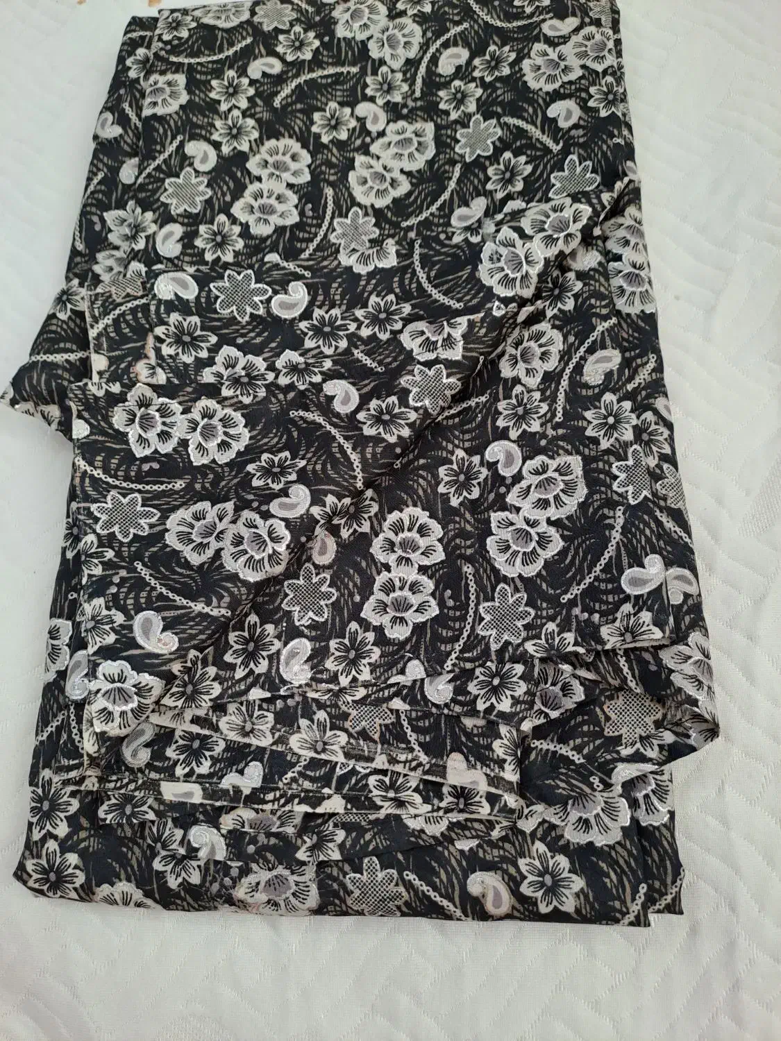 چادر رنگی|لباس|قم, شاه ابراهیم|دیوار