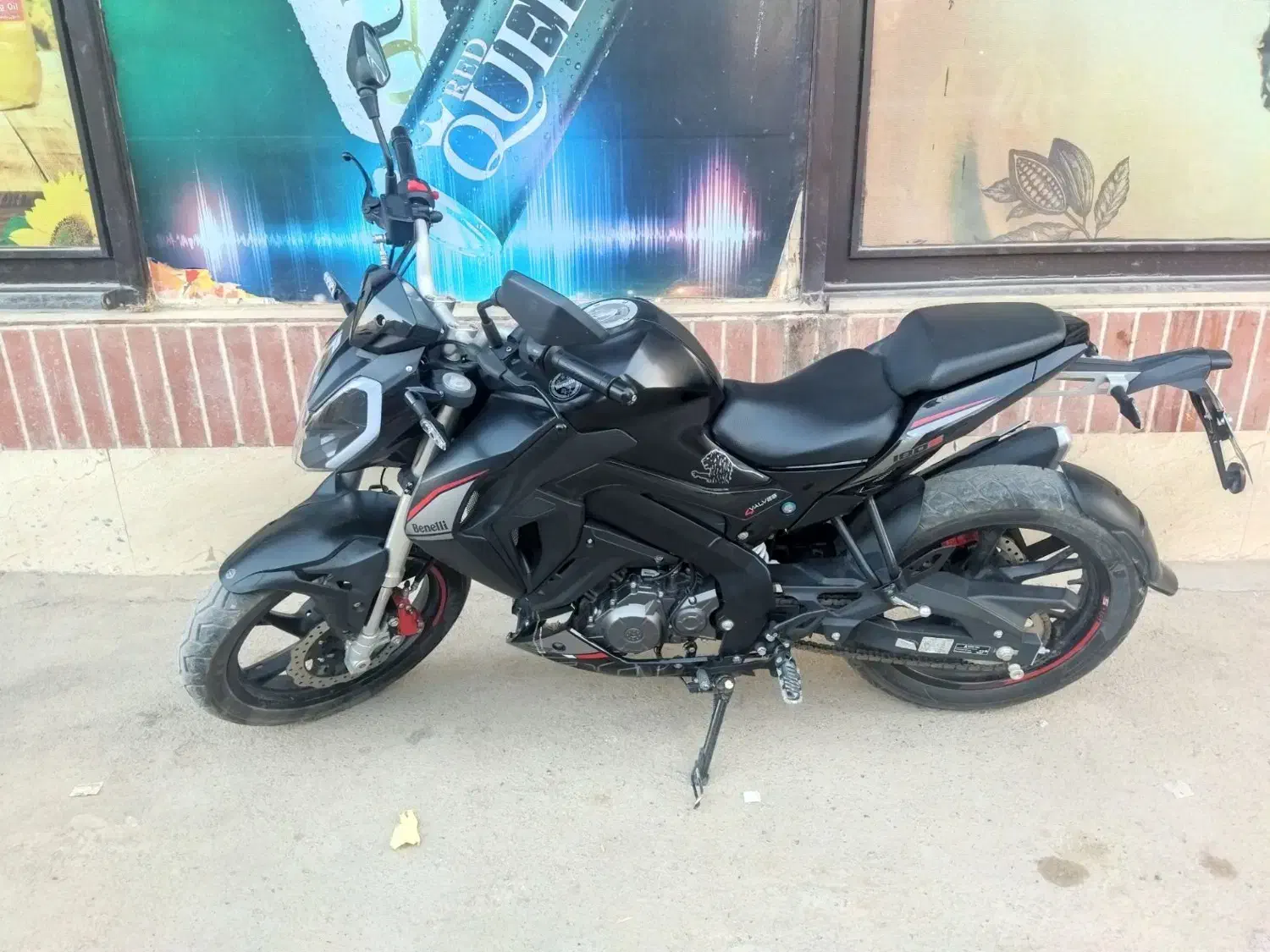 بنلی تی آن تی 180s|موتورسیکلت|قلعه نو, |دیوار