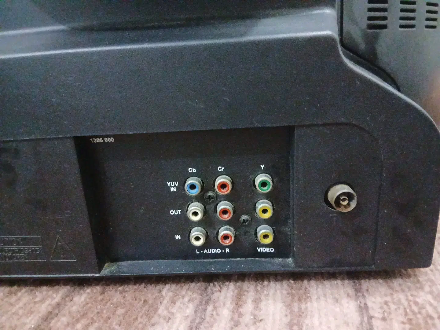 تلویزیون ۲۱ اینچ کاملا سالم|تلویزیون و پروژکتور|بندرعباس, |دیوار