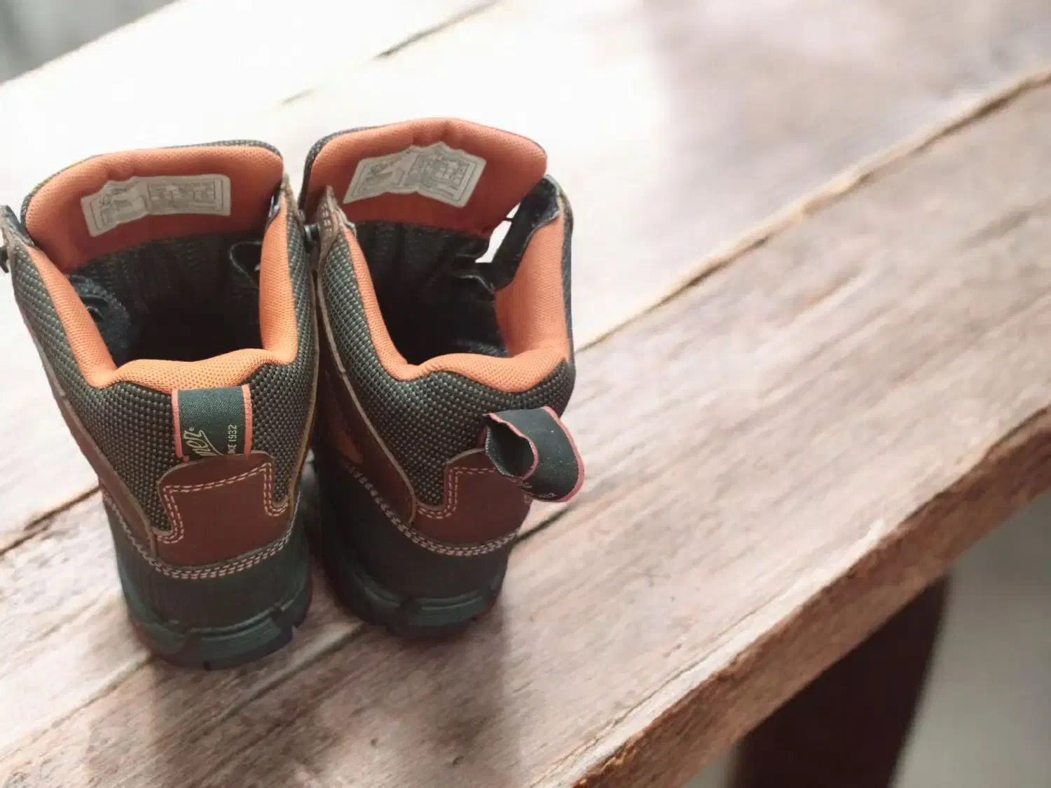 کفش چرم آمریکایی مخصوص کوهنوردی یا کار فراترازنو|کیف، کفش، کمربند|شیراز, شهرک گلستان|دیوار