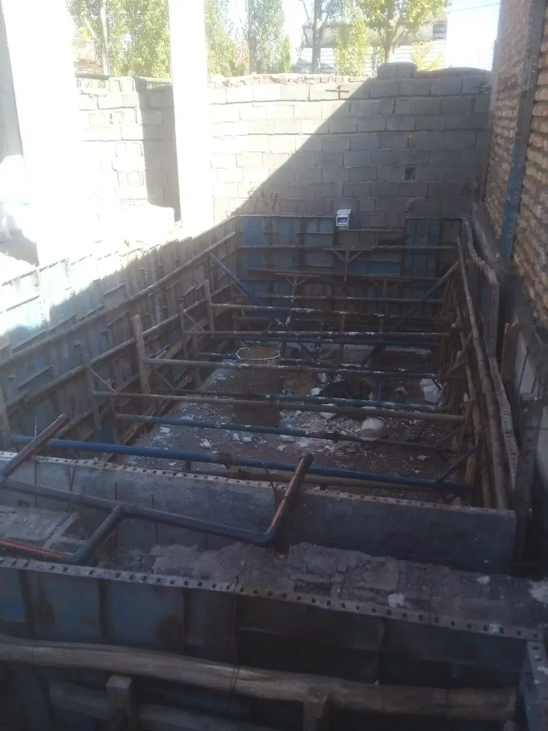 اجرای اسکلت بتنی .ارموتوربندی قالب بندی بتن ریزی|خدمات پیشه و مهارت|کرمان, |دیوار