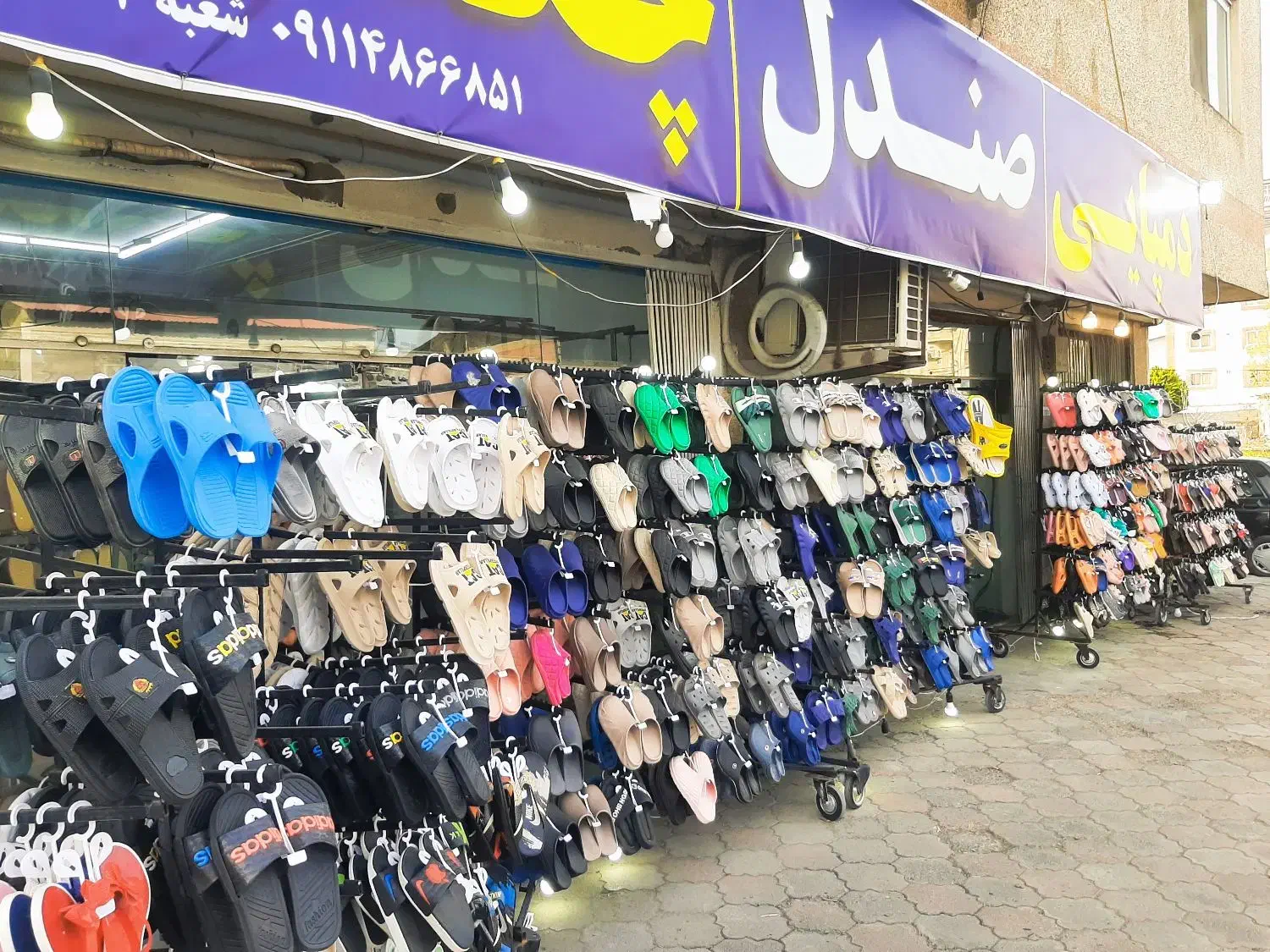 فروشنده کفش و صندل|استخدام بازاریابی و فروش|نور, |دیوار