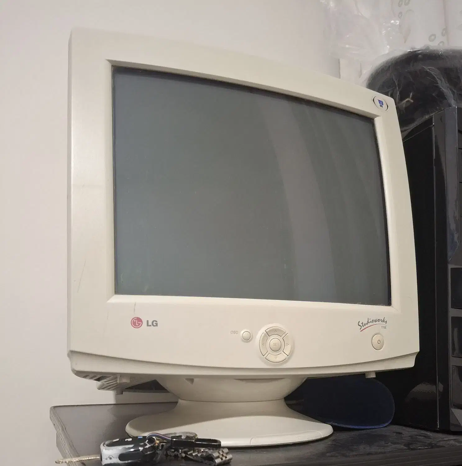 مانیتور ال جی قدیمی|قطعات و لوازم جانبی رایانه|کرج, شهرک فهمیده|دیوار