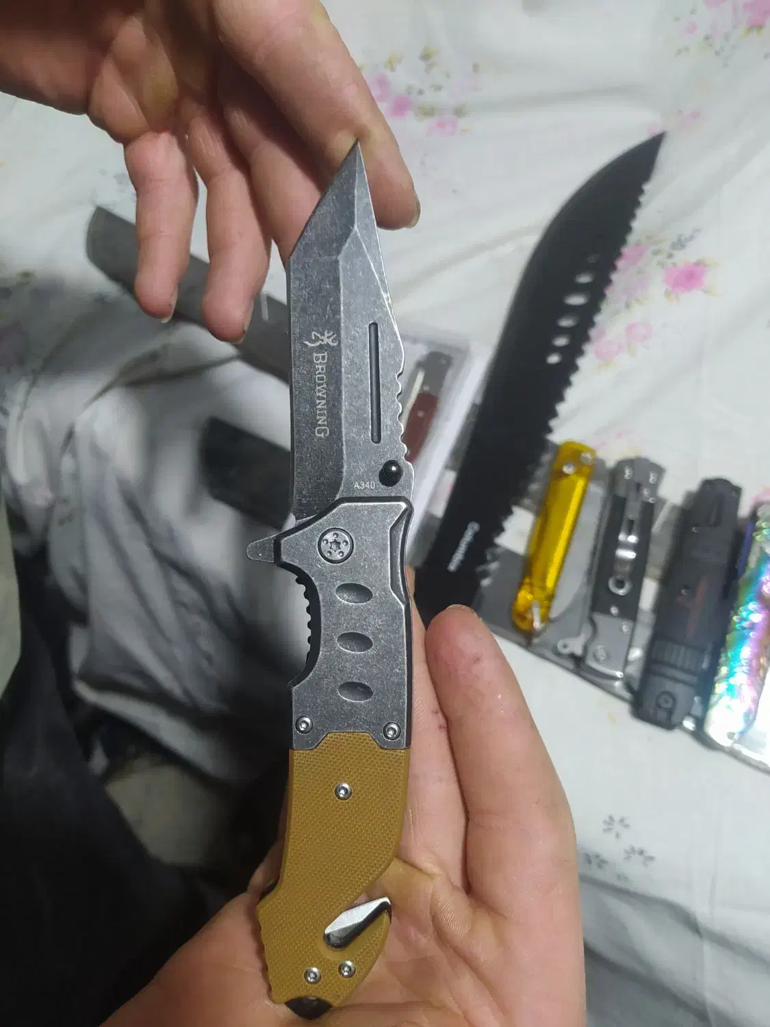 تعدادی چاقو|کلکسیون اشیاء عتیقه|سنندج, |دیوار