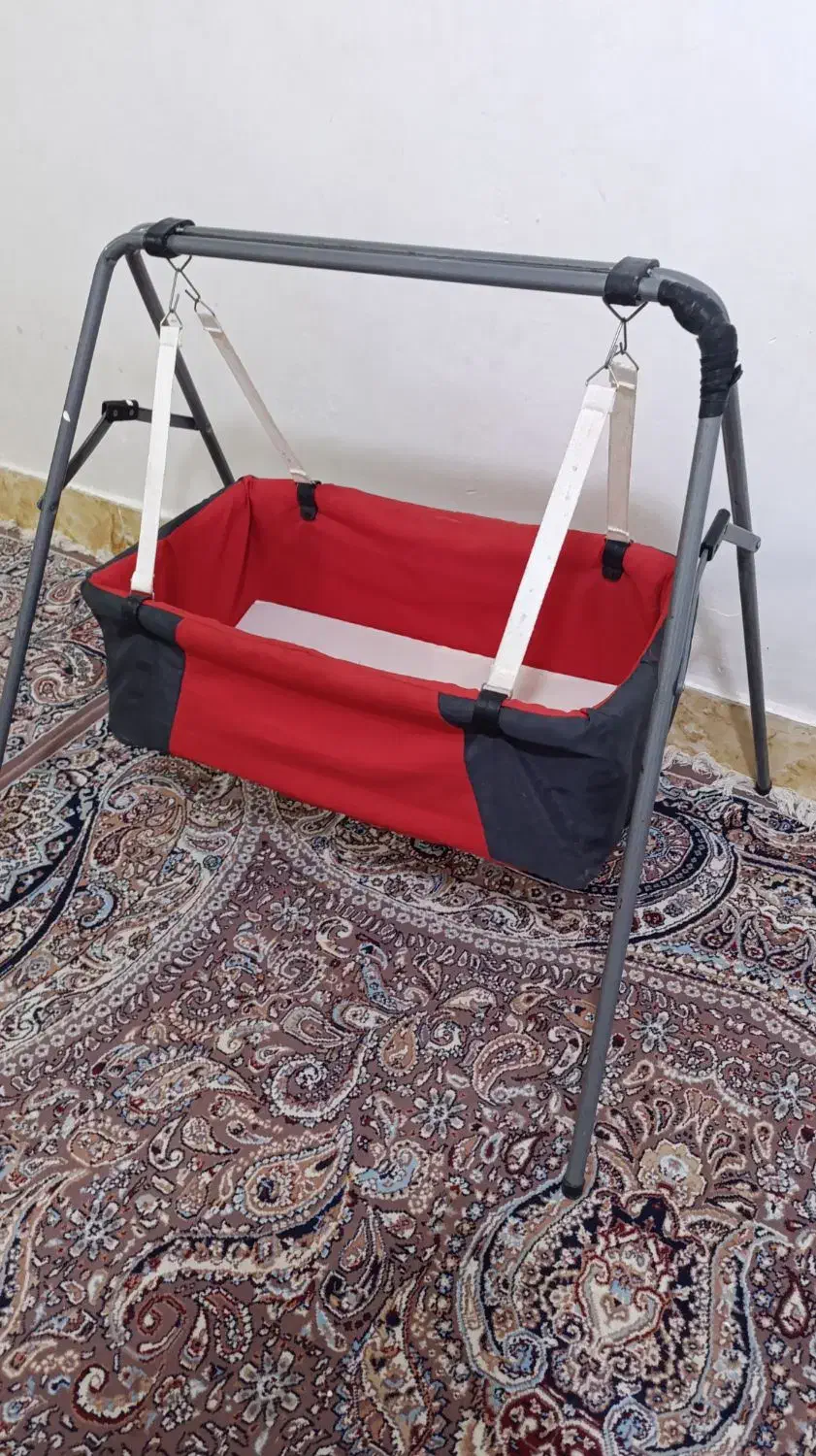 گهواره تابی و یک پشه بند|تخت و صندلی بچه|خرمآباد, |دیوار