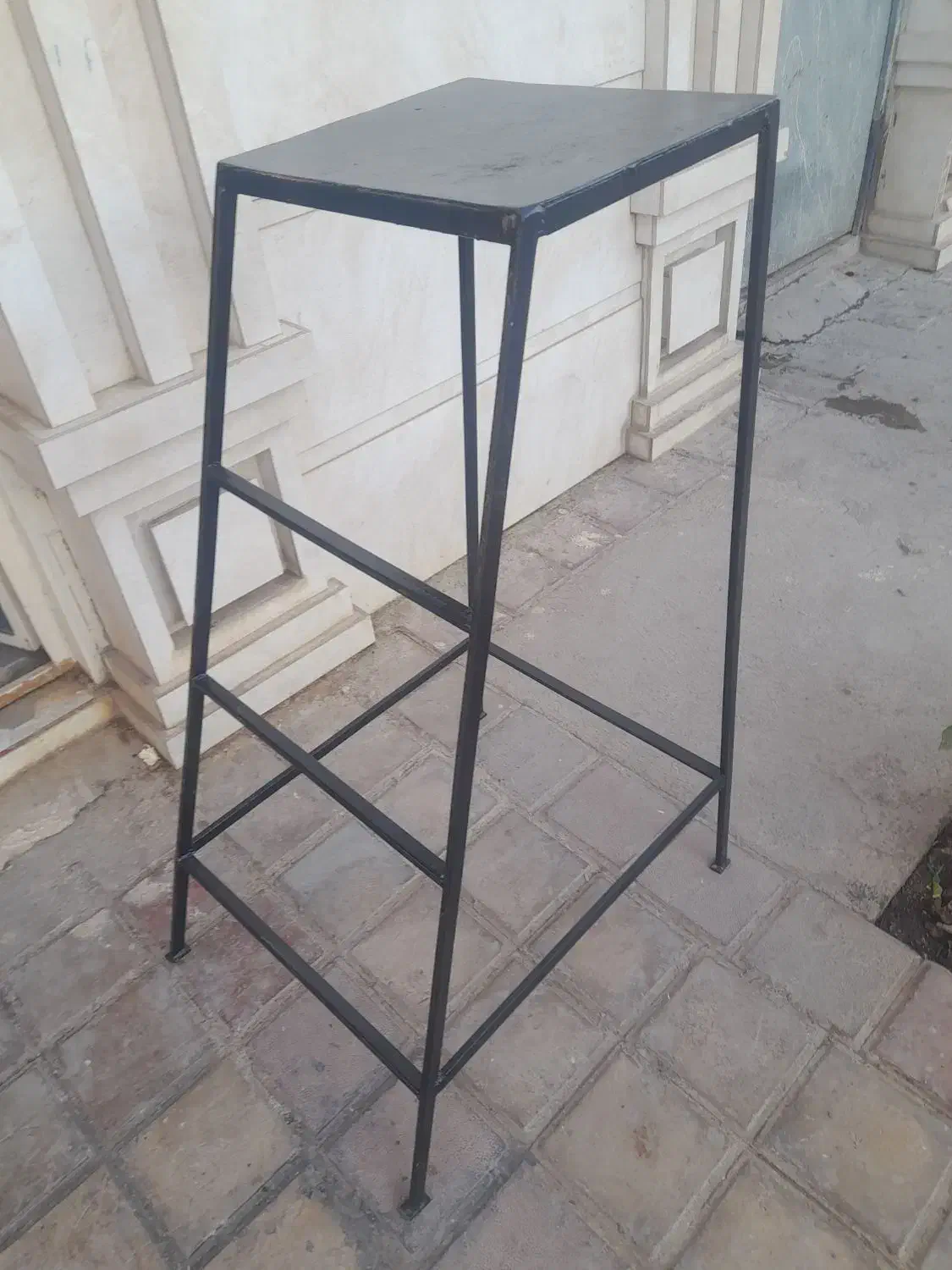 چهارپایه آهنی|صندلی و نیمکت|گنبد کاووس, |دیوار