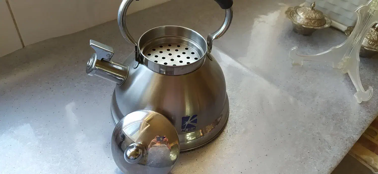 کتری سوت دار|قوری، کتری، قهوه‌ساز دستی|شیروان (خراسان), |دیوار