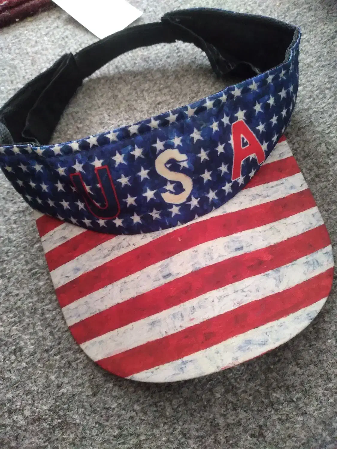 تعدادی کلاه صفر|کیف، کفش، کمربند|آزادشهر, |دیوار