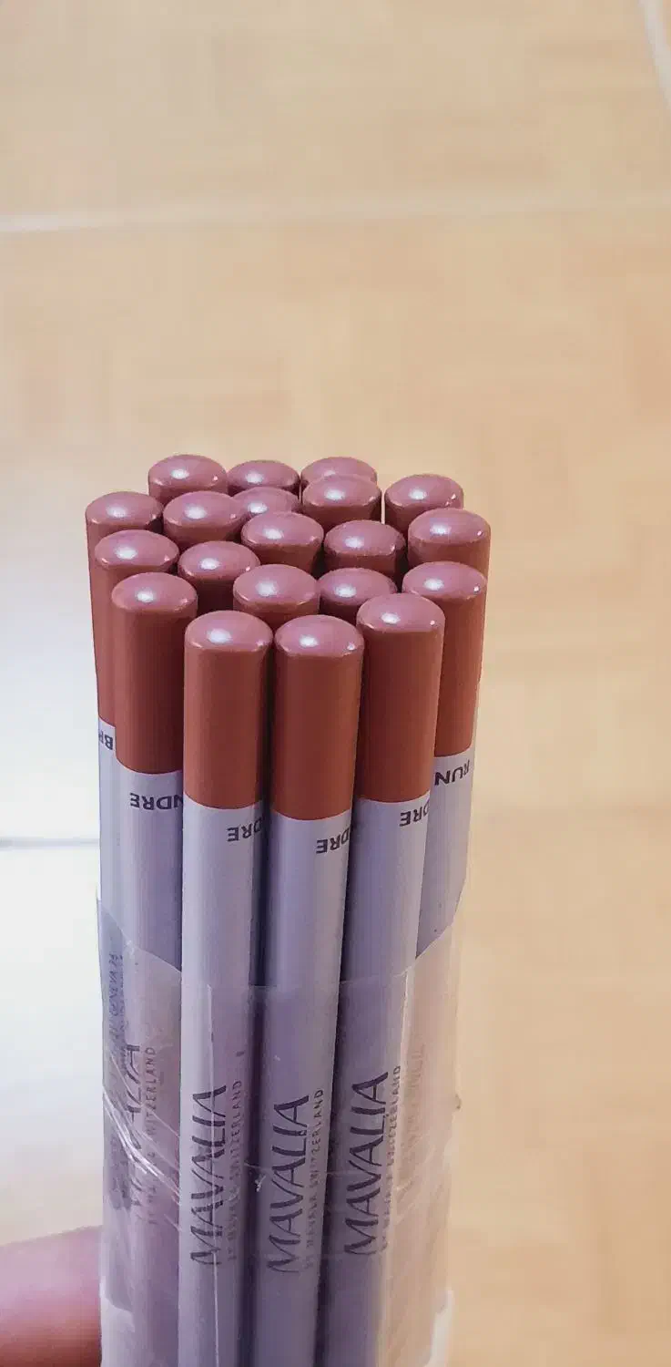 تعدادی مداد خط لب و لوازم ارایش|آرایشی، بهداشتی، درمانی|تهران, مهرآباد جنوبی|دیوار