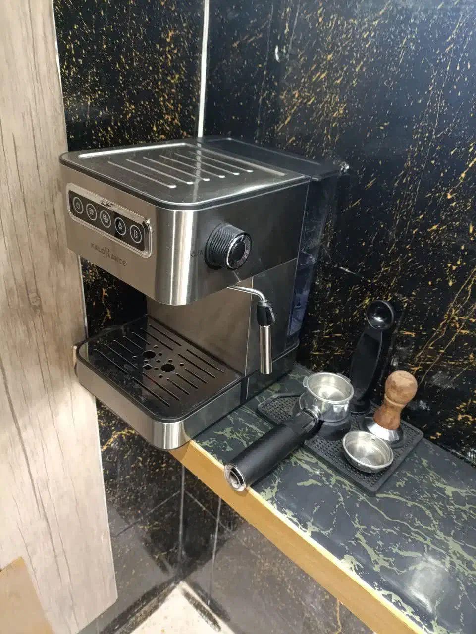 دستگاه قهوه ساز|سماور، چایساز، قهوهساز|زارچ, |دیوار