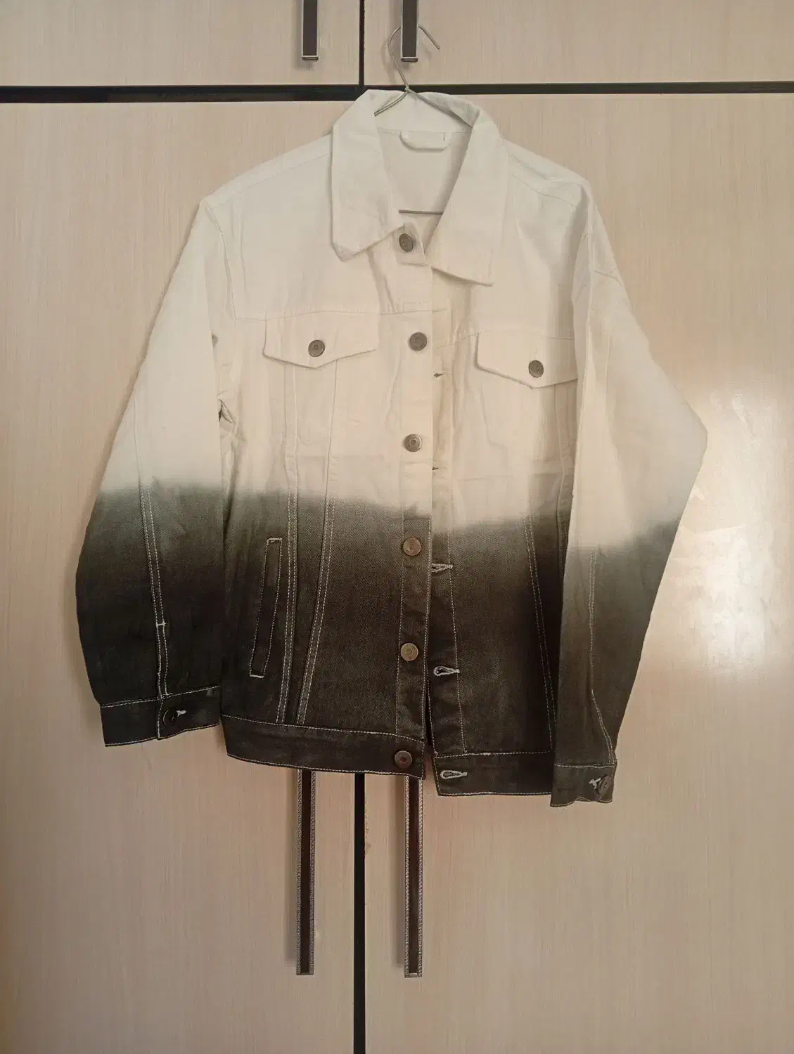 لباس نو|لباس|گلبهار, شهر جدید گلبهار|دیوار