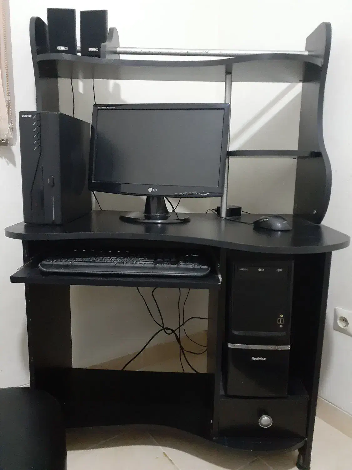 کامپیوتر خانگی کاملا نو و تمیز|رایانه رومیزی|کازرون, |دیوار