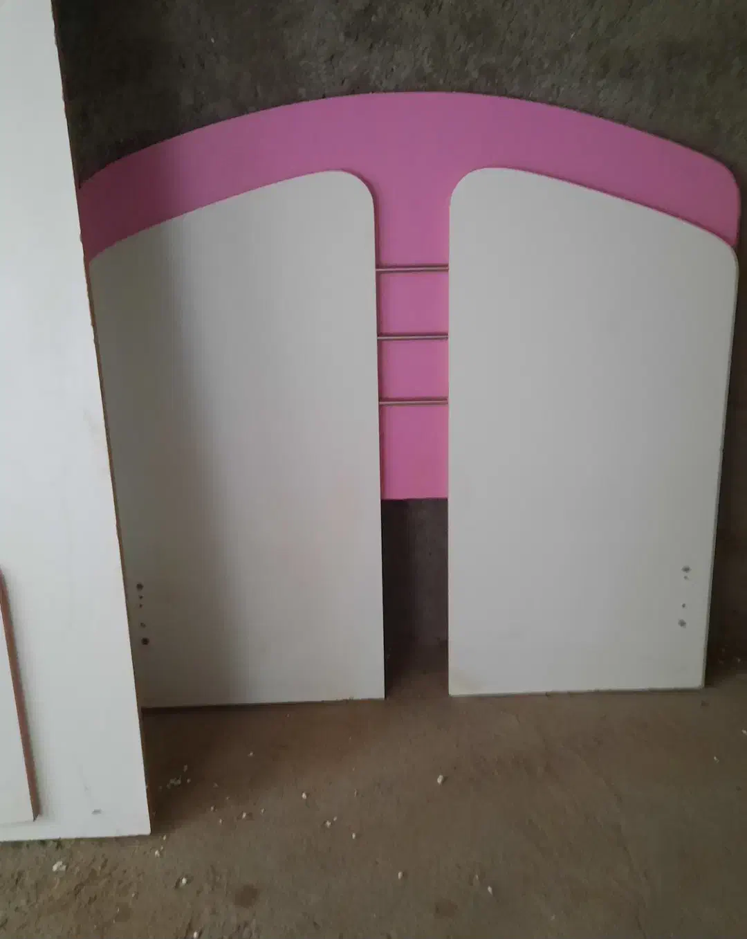 تخت یک نفره|تخت و سرویس خواب|رشت, منظریه|دیوار