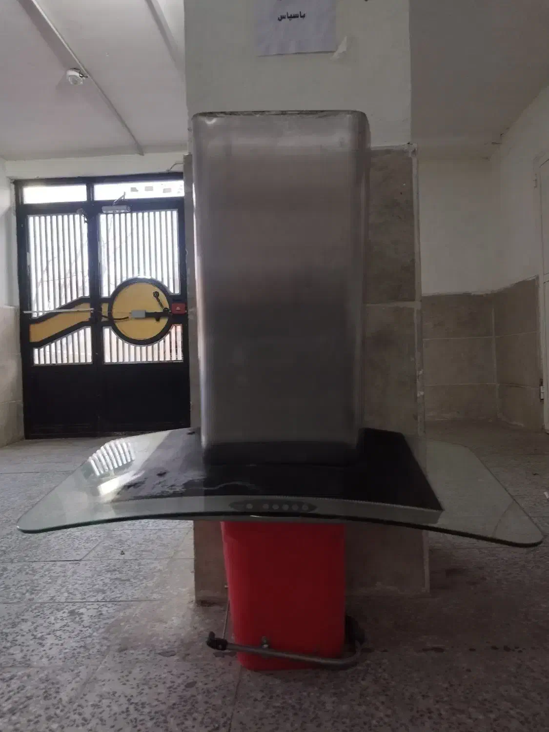 هود بی مکث|هود|مهاجران, |دیوار