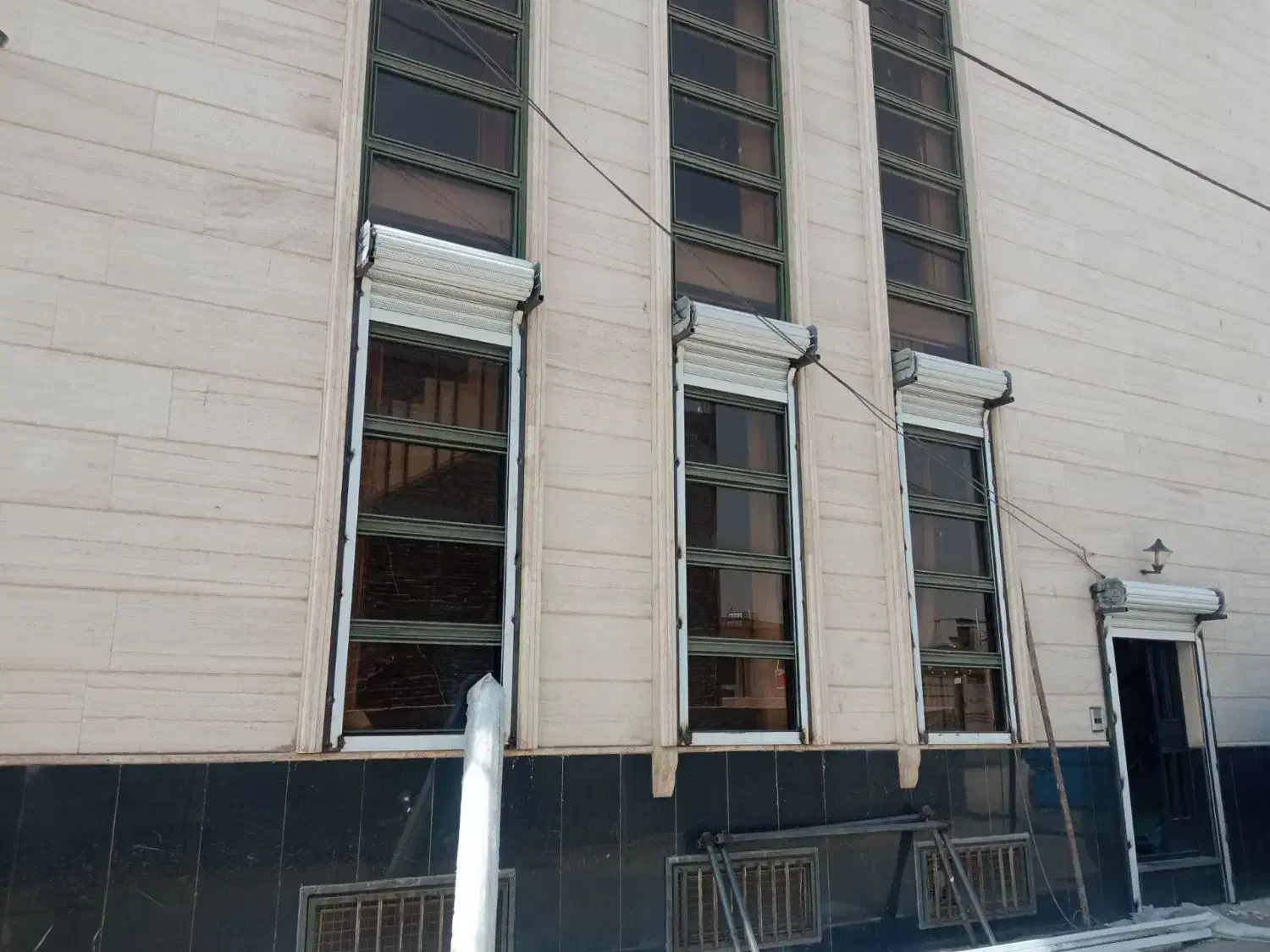 خدمات و نصب کرکره برقی شیشه سکوریت و...|خدمات پیشه و مهارت|بیرجند, |دیوار