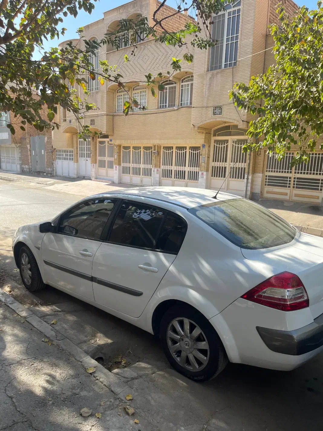 مگان 2000 اتومات مدل ۹۱|خودرو سواری و وانت|قم, زنبیل آباد|دیوار