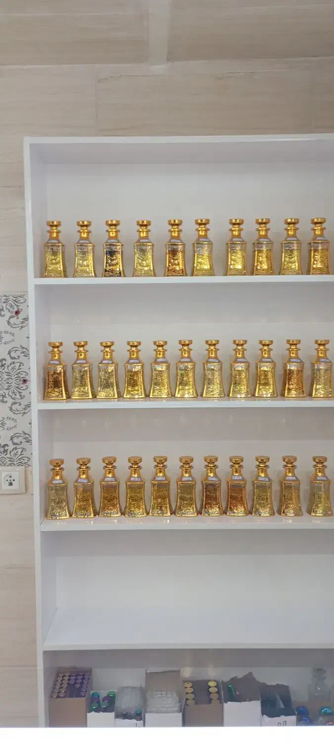 اسانس و عطر و عصاره ادکلن پنجاه میل و سی و پنج میل|عمده‌فروشی|شیراز, شهرک سعدی|دیوار