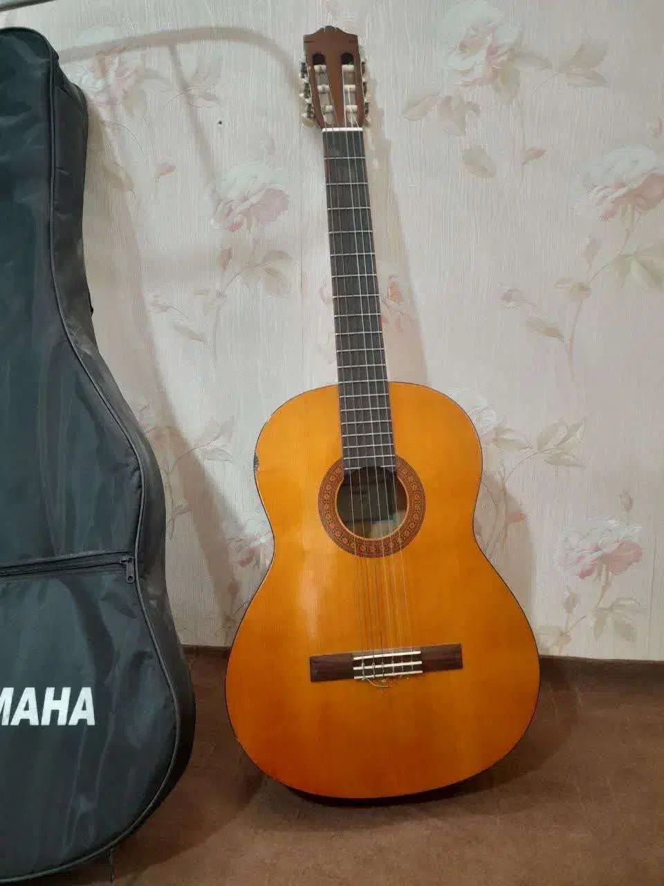 گیتار اصل c40یاماها|گیتار، بیس، امپلیفایر|قوچان, |دیوار