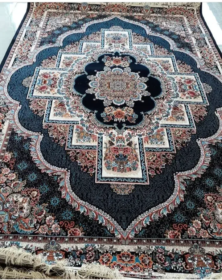 سه تخته فرش ۷۰۰ شانه تکی زیر قیمت به علت تک بودن|فرش|بیجار, |دیوار