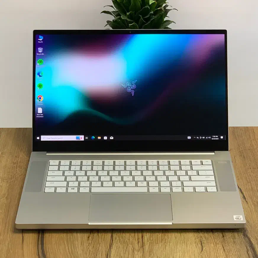 لپ‌تاپRazer Blade 15OLED/زیبا قدرتمند خاص و کمیاب|رایانه همراه|مشهد, ارشاد|دیوار
