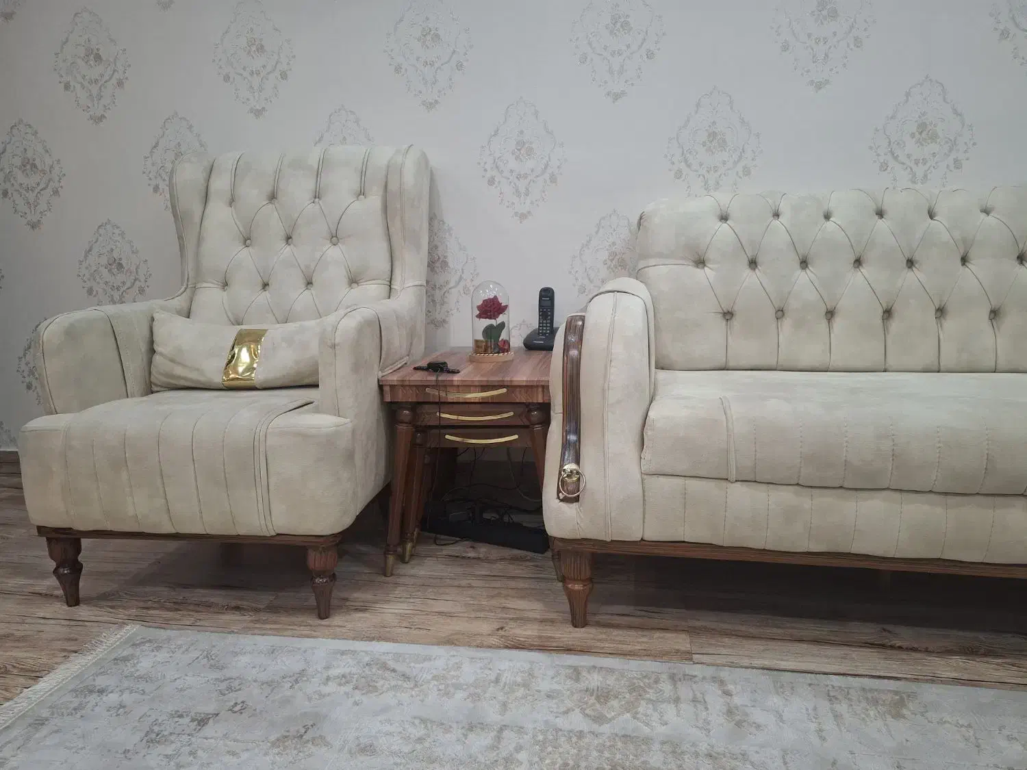 مبل ۸ نفره چستر  در حد نو|مبلمان خانگی و میز عسلی|رشت, چله خانه|دیوار