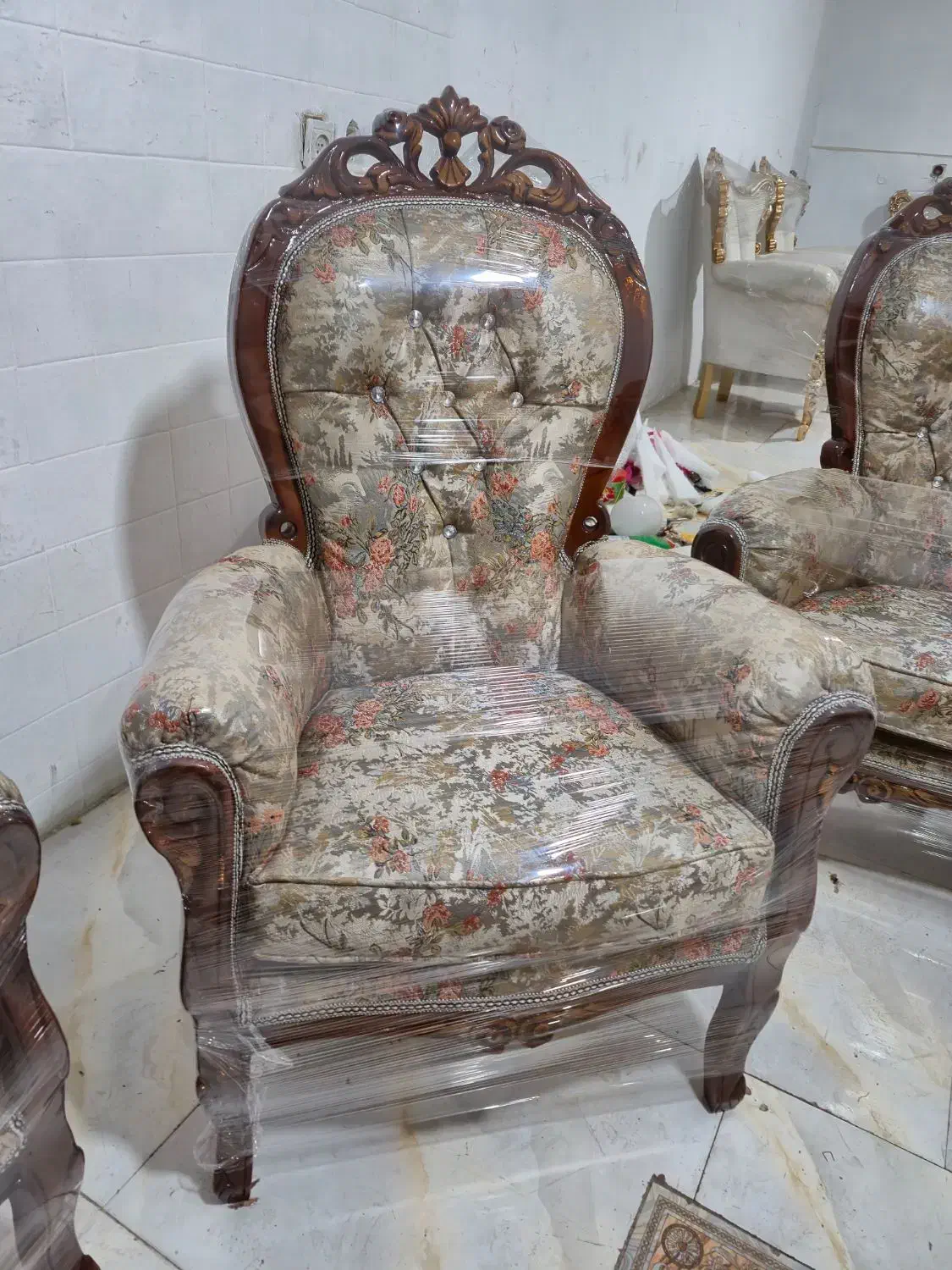 مبل سلطنتی ۹نفره تمام چوب گردو|مبلمان خانگی و میز عسلی|مشکین‌دشت, |دیوار