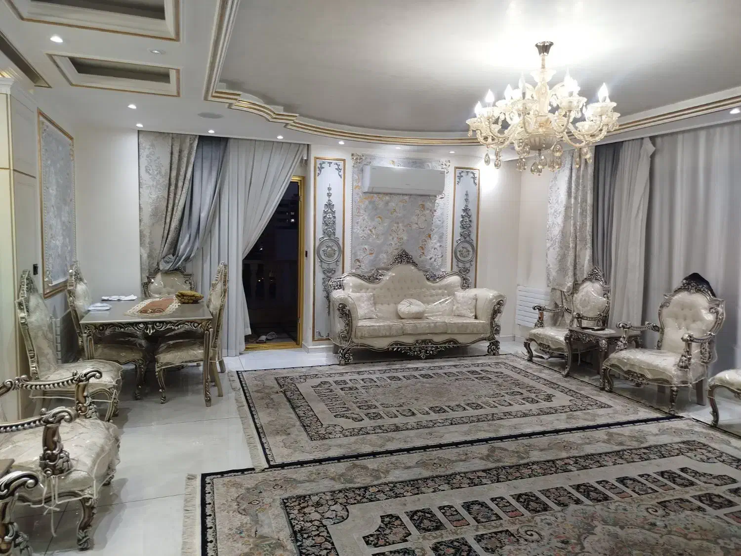 مبل سلطنتی|مبلمان خانگی و میز عسلی|شیراز, فرهنگ شهر|دیوار