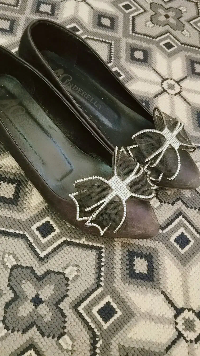 کفش|کیف، کفش، کمربند|تربتحیدریه, آغوی|دیوار