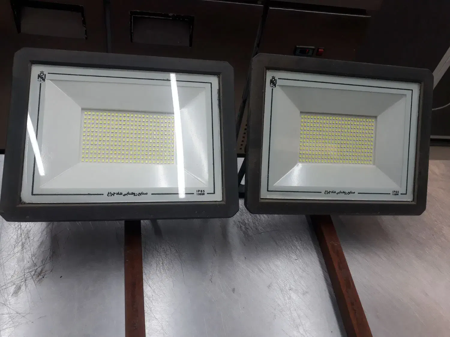 پرژکتور ۱۰۰ وات|لامپ و چراغ|مشهد, امامیه (شهرک غرب)|دیوار