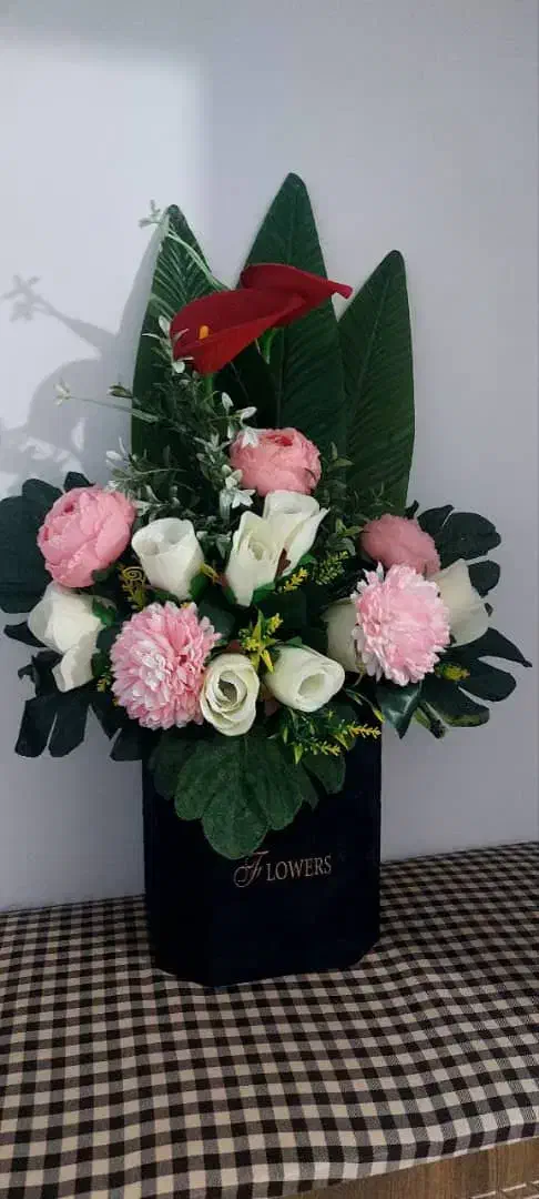 سبد گل گاهی داخل گلدون زیبا|گل مصنوعی|ساوه, |دیوار