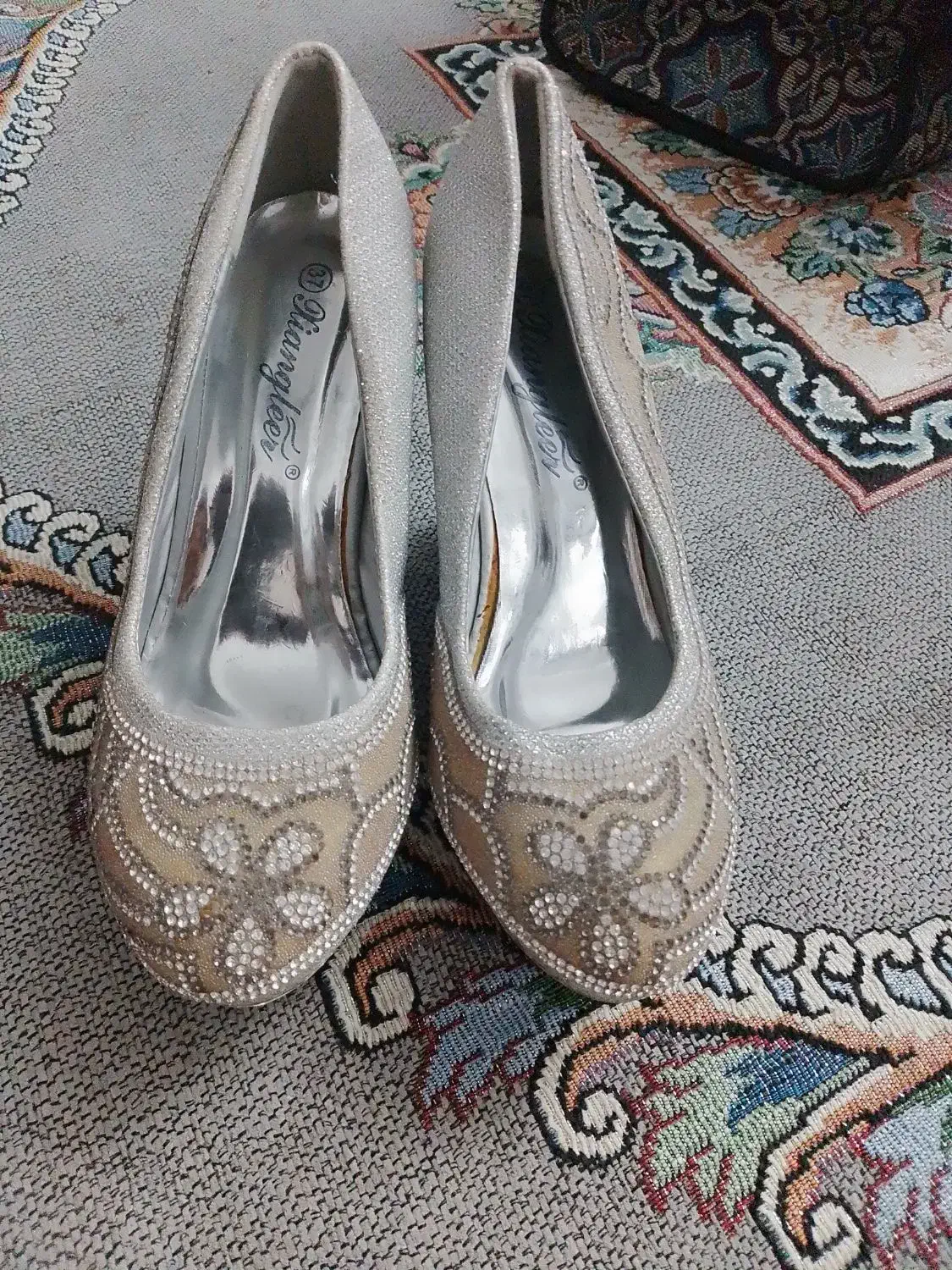 کفش مجلسی ۳۷یا۳۸میخوره|کیف، کفش، کمربند|قشم, |دیوار