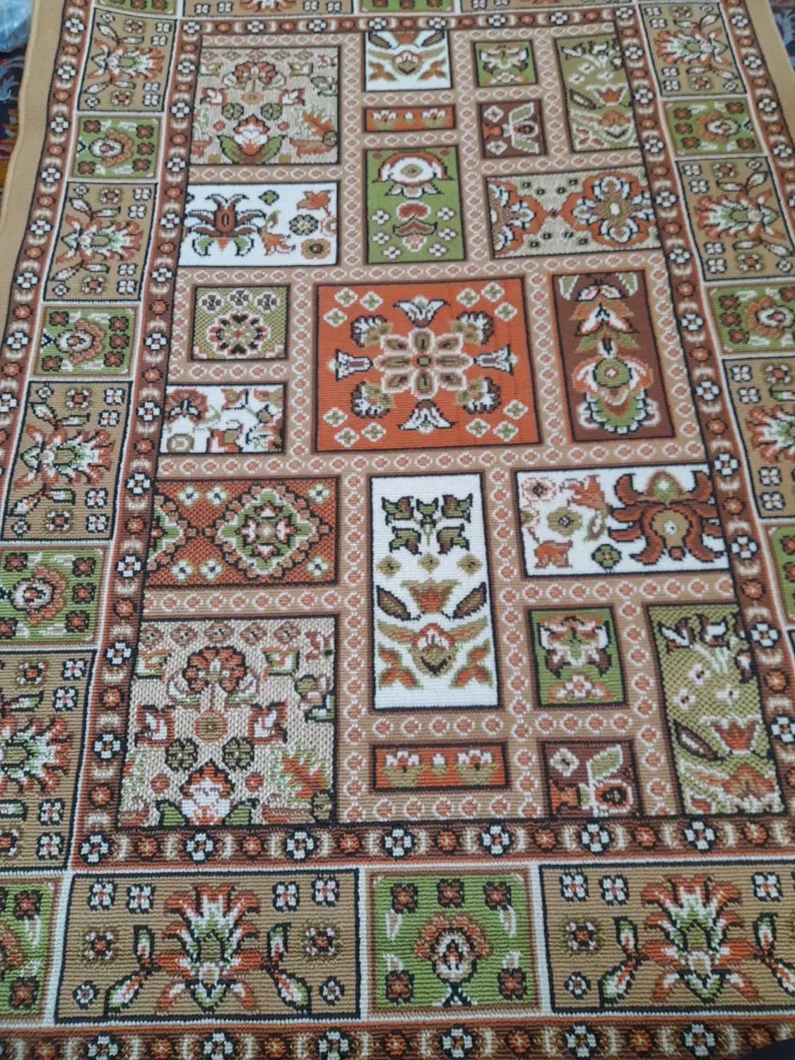 کناره ۱ در یک ونیم|گلیم، جاجیم، گبه|گلبهار, شهر جدید گلبهار|دیوار