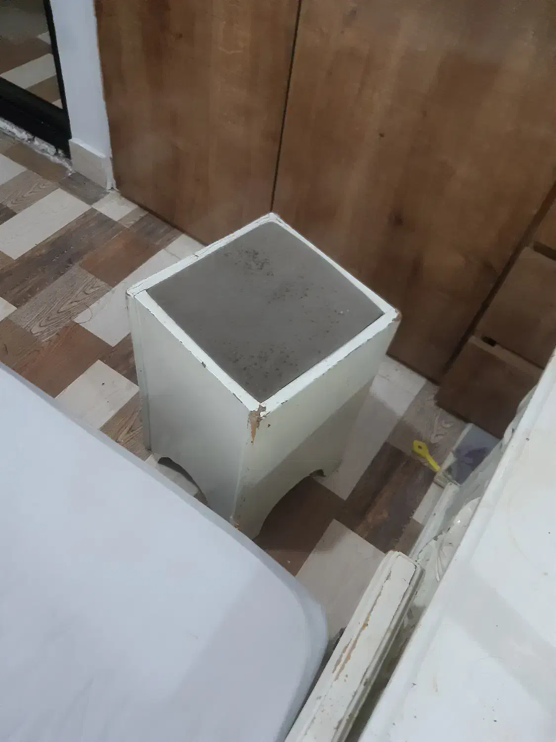 تخت سفید دونفره|تخت و سرویس خواب|رشت, جانبازان|دیوار