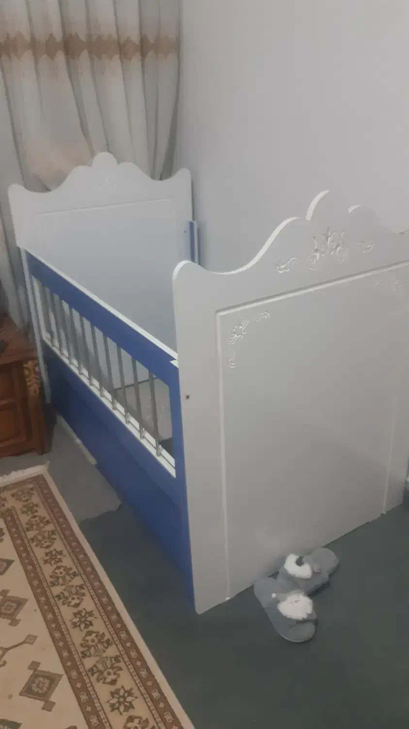 تخت خواب نوزادی در حد نو دستساز ام دی اف خارجی|تخت و سرویس خواب|پارس‌آباد, |دیوار