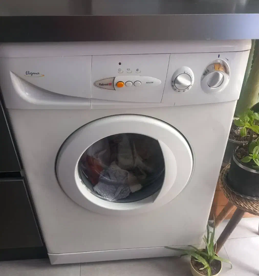 ماشین لباس شویی سالم و تمیز بدون خط و خش|ماشین لباسشویی و خشککن لباس|ری, دیلمان|دیوار