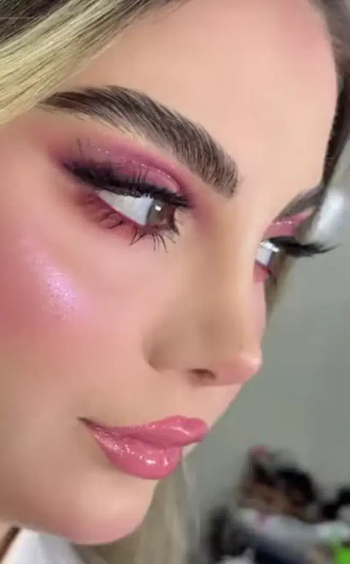 هایلایت مو،رنگ معمولی،میکاپ( هزینه موادفقط)|خدمات آرایشگری و زیبایی|مرند, |دیوار