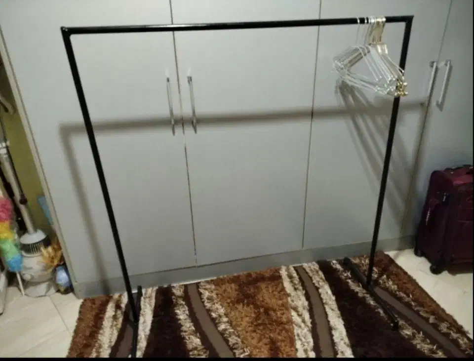 رگال لباس|بندرخت و رخت‌آویز|بندر انزلی, سپه|دیوار