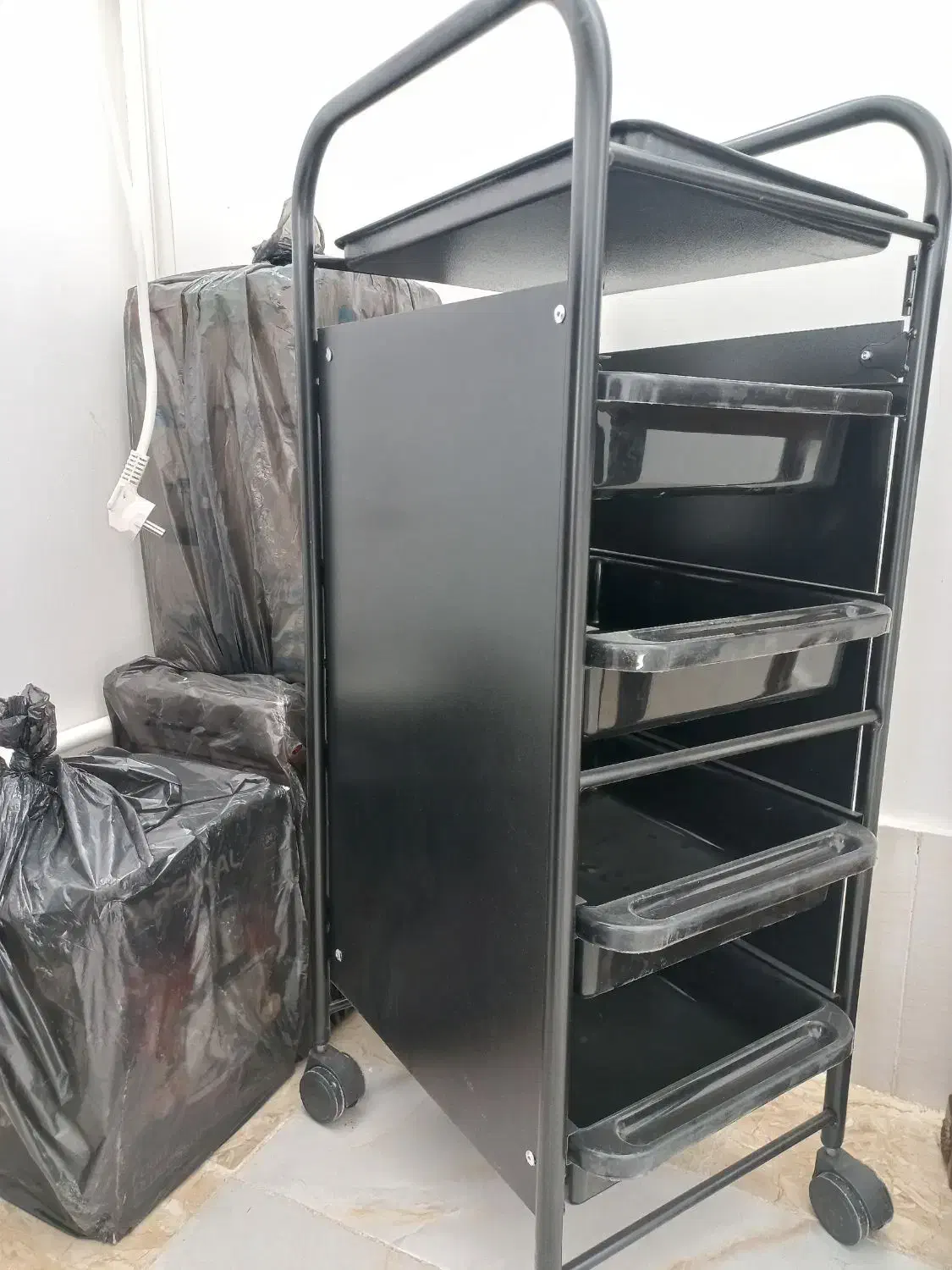 تخت،صندلی،ترولی ،رینگ لایت|آرایشگاه و سالن‌های زیبایی|خمینی‌شهر, |دیوار