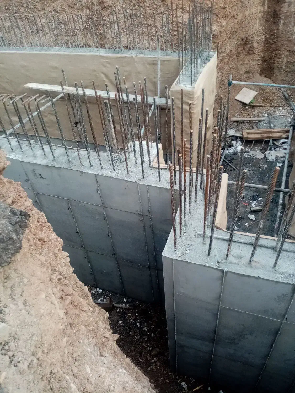 اجرای المتور بندی وسقف تیرچه پاشنه کرومیت  قالبندی|خدمات پیشه و مهارت|لواسان, |دیوار