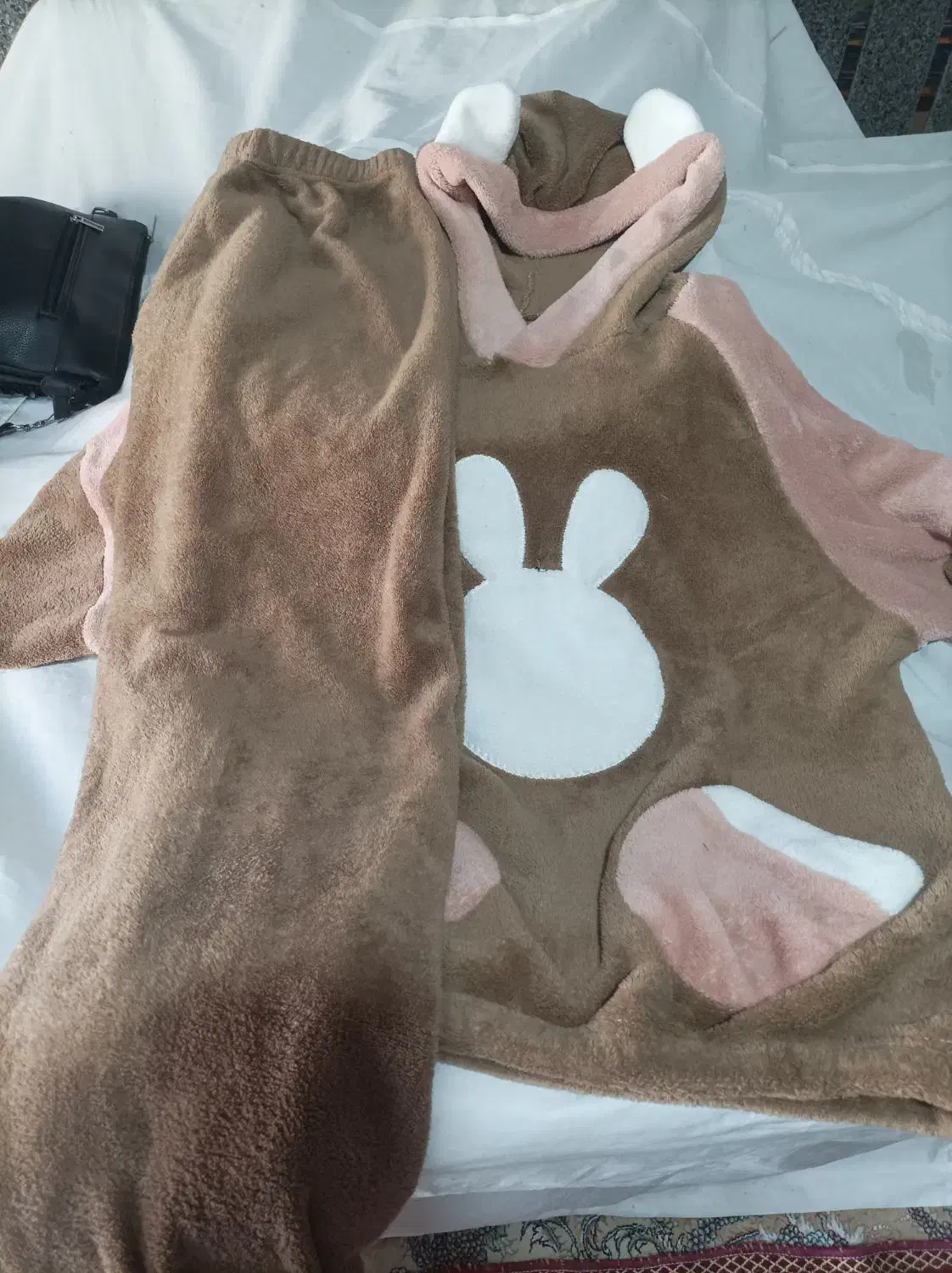 لباس ست خرگوشی|لباس|خوی, |دیوار