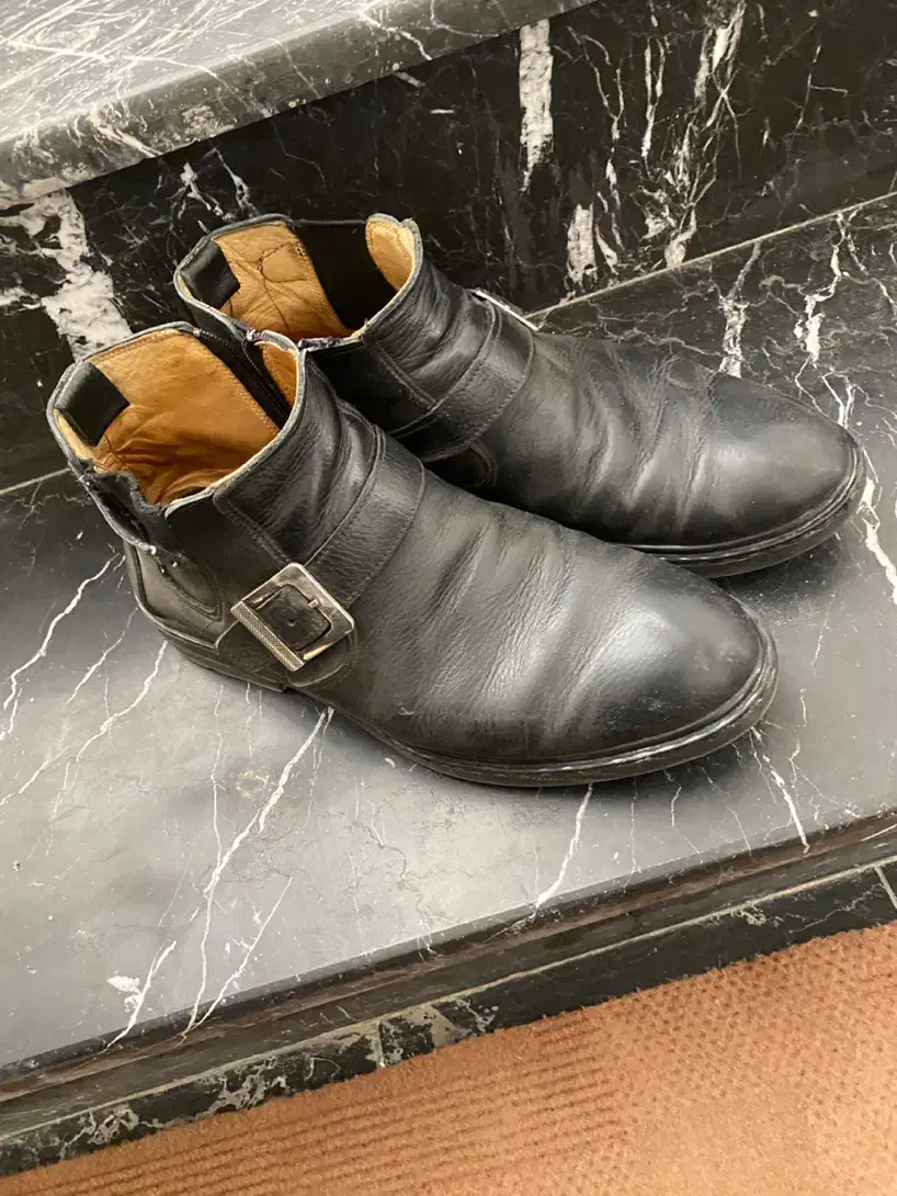 دوجفت کفش سایز ۴۳ سالم|کیف، کفش، کمربند|شاهین‌شهر, نسیم ۵|دیوار