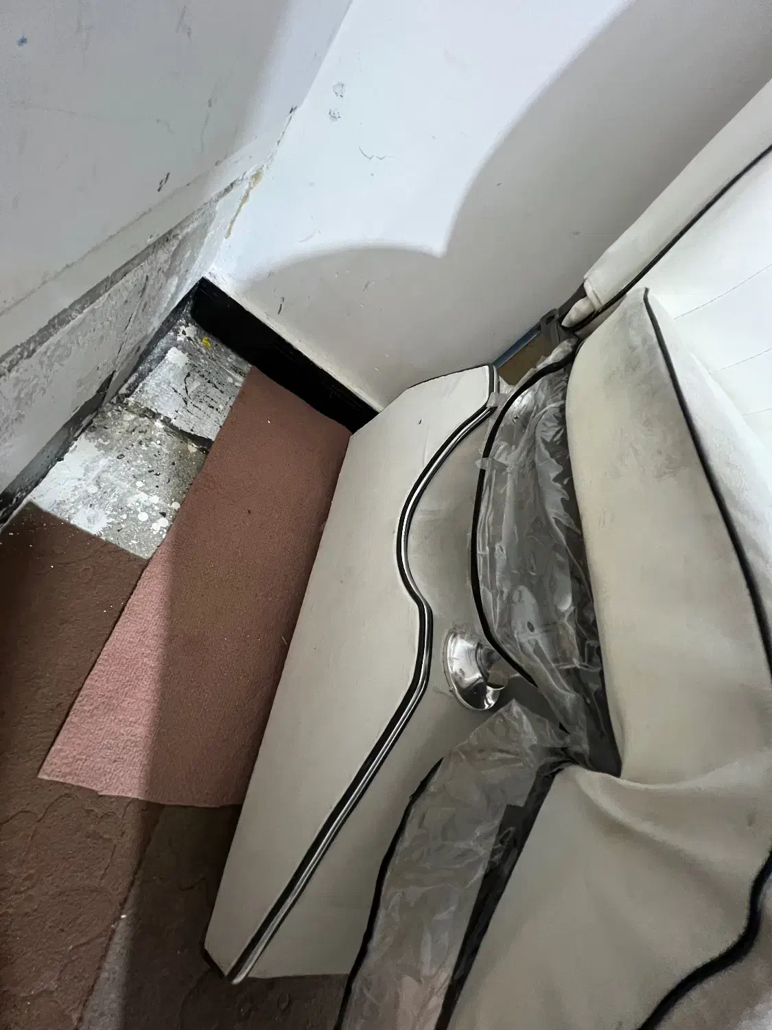 صندلی ارایش|آرایشگاه و سالن‌های زیبایی|بروجرد, |دیوار