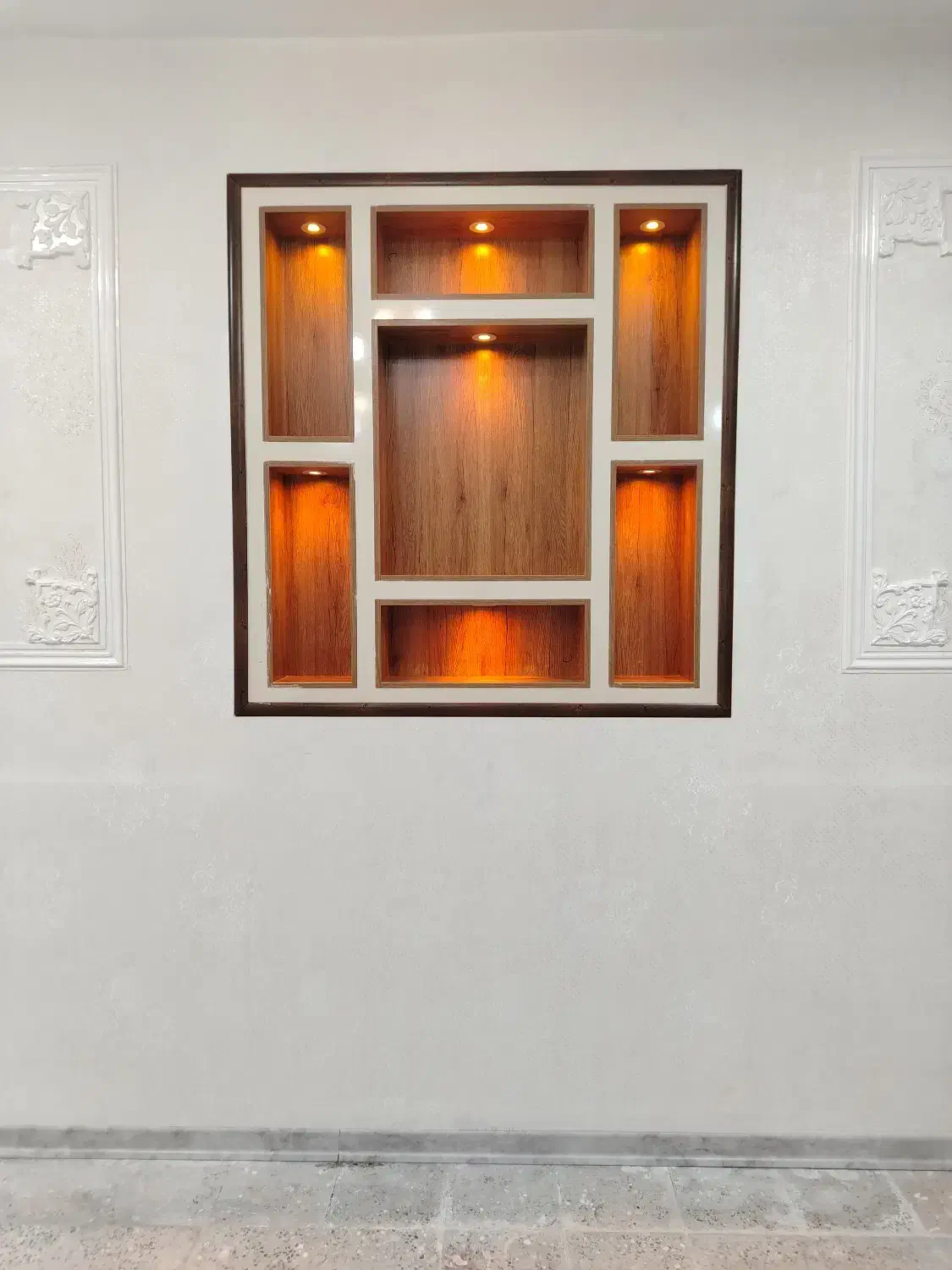 دکور حجمی با نور|کتابخانه، شلف، قفسه‌های دیواری|نجف‌آباد, کشاورز|دیوار