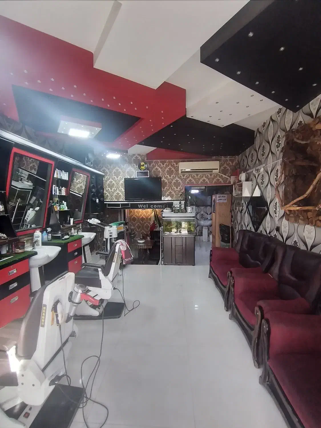 لوازم آرایش و آرایشکاه|آرایشگاه و سالن‌های زیبایی|کاشان, رسالت|دیوار