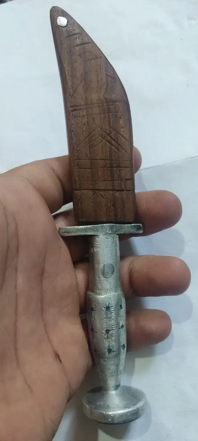 چاقو قدیمی|کلکسیون اشیاء عتیقه|زرند, |دیوار