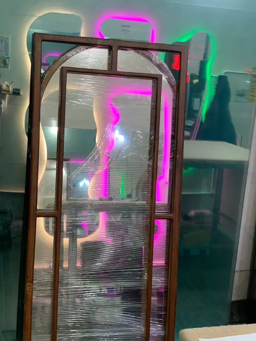 اینه با قاب|آینه|شهریار, شهریار|دیوار